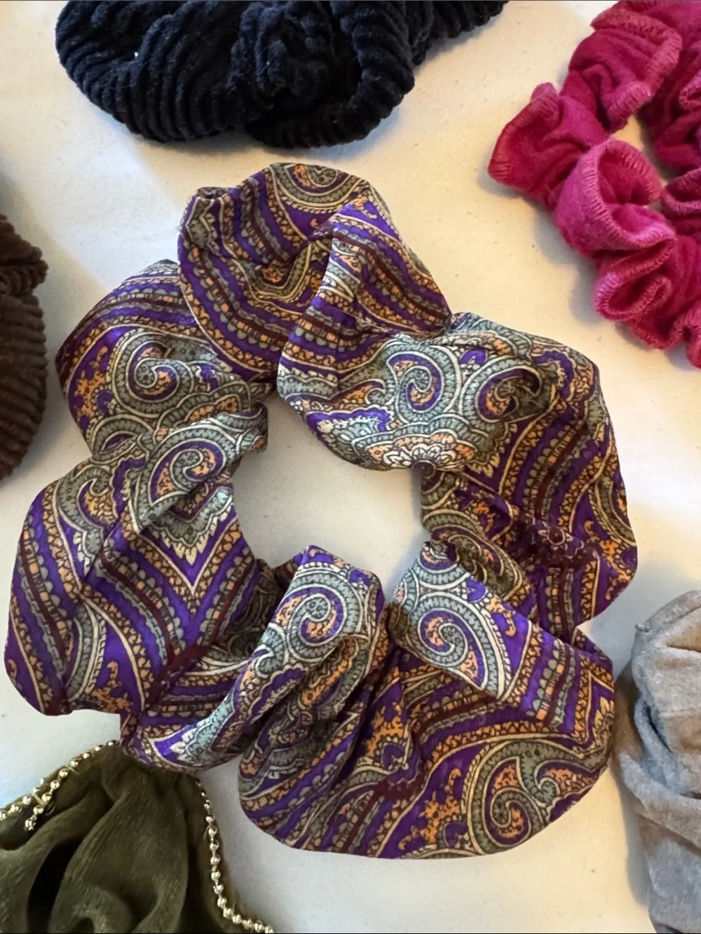 Assorted Women's Scrunchie & Hair Accessory Set - Mixed Colors